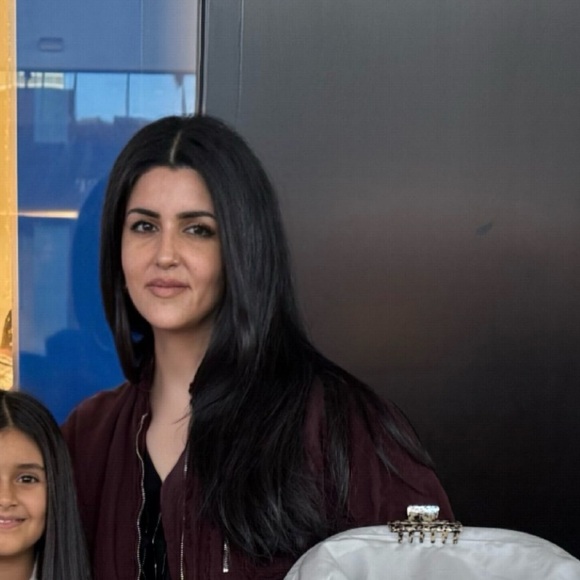 Meet your Posher, Khatera - Picture 7 of 7